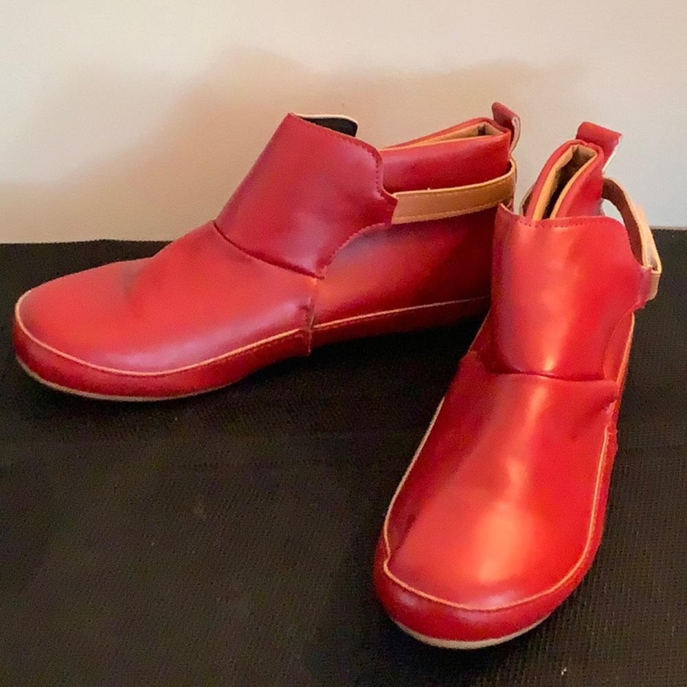 Red Ankle Boots. (NWOT). - Picture 3 of 6